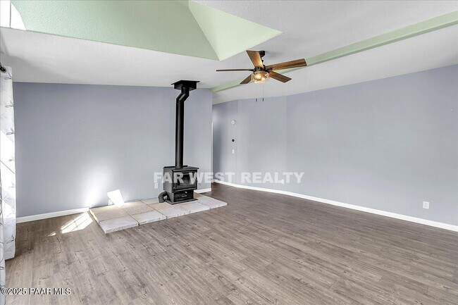 Building Photo - 2490 W Glenshandra Dr