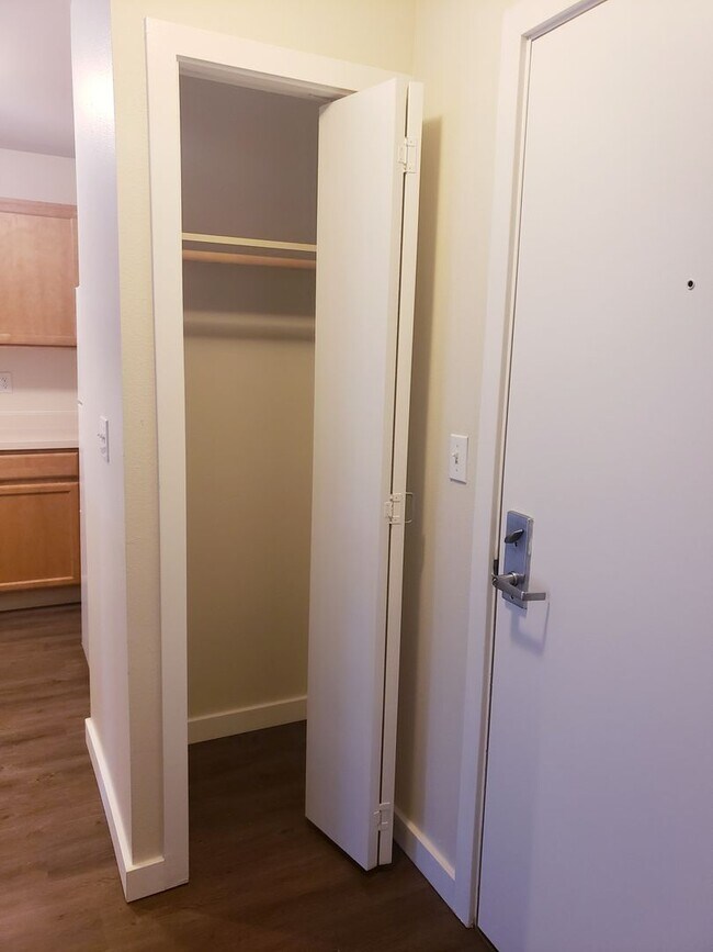 Interior Photo - Orliss Apartment (Garden Court)