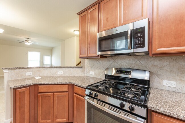 Building Photo - 16915 Sedum Grn