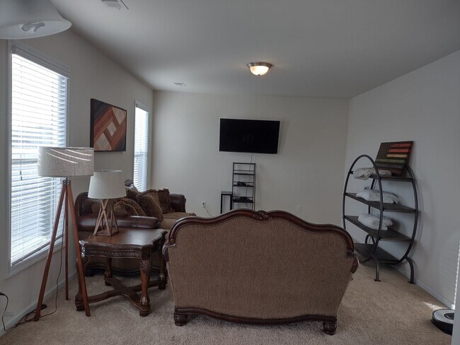 Building Photo - Fabulous Four Bedroom Home in Southeast Columbia!