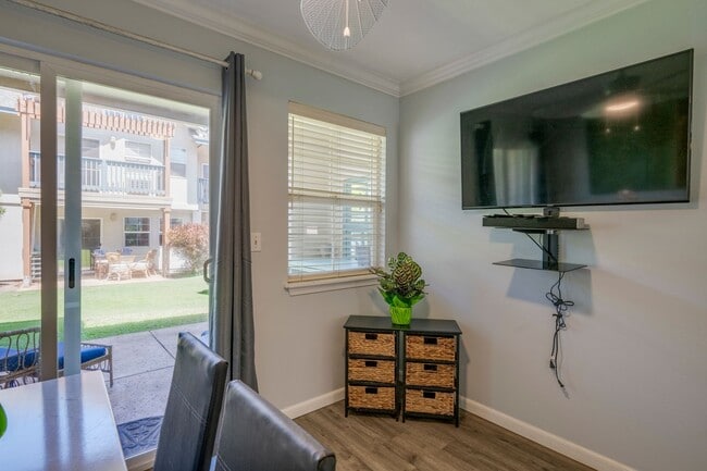Building Photo - Villas at Kenolio Furnished Two Bedroom Tw...