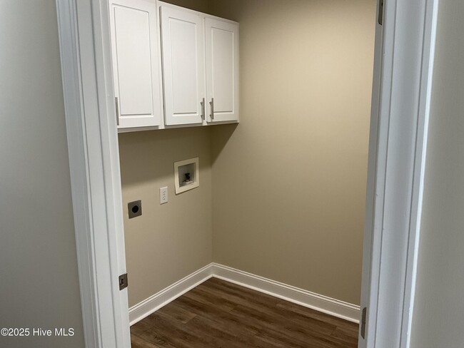 Building Photo - 3398 Westgate Dr