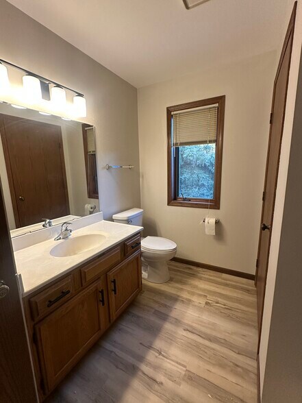 Bathroom - 18 Stonehaven Dr