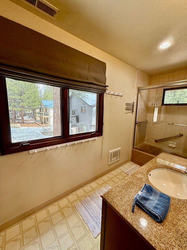 Building Photo - Furnished 3BD/2BA Near Eagle Lodge | Sunny Deck | Wood-Burning Fireplace | Garage