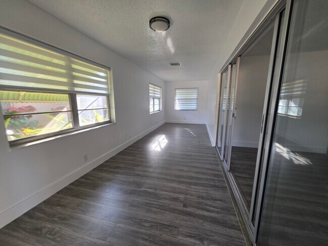 Building Photo - 718 Whippoorwill Ln