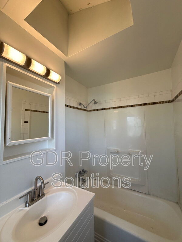 Building Photo - 3209 Burton Ave SE