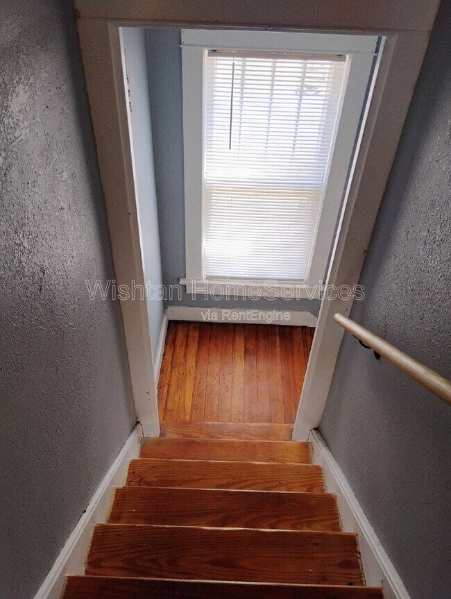 Building Photo - 159 W Locust St