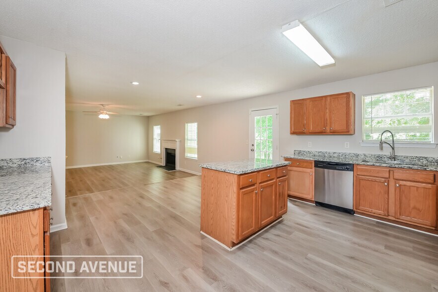 Building Photo - 149 Kentwood Springs Dr