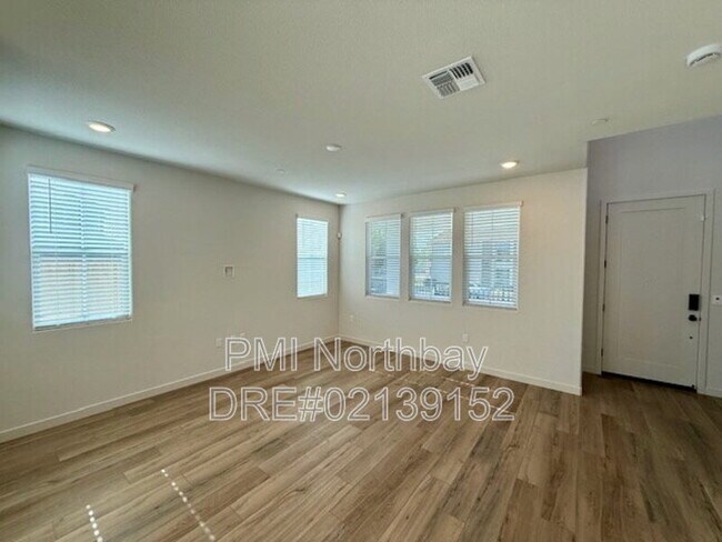 Building Photo - 109 Clownfish St