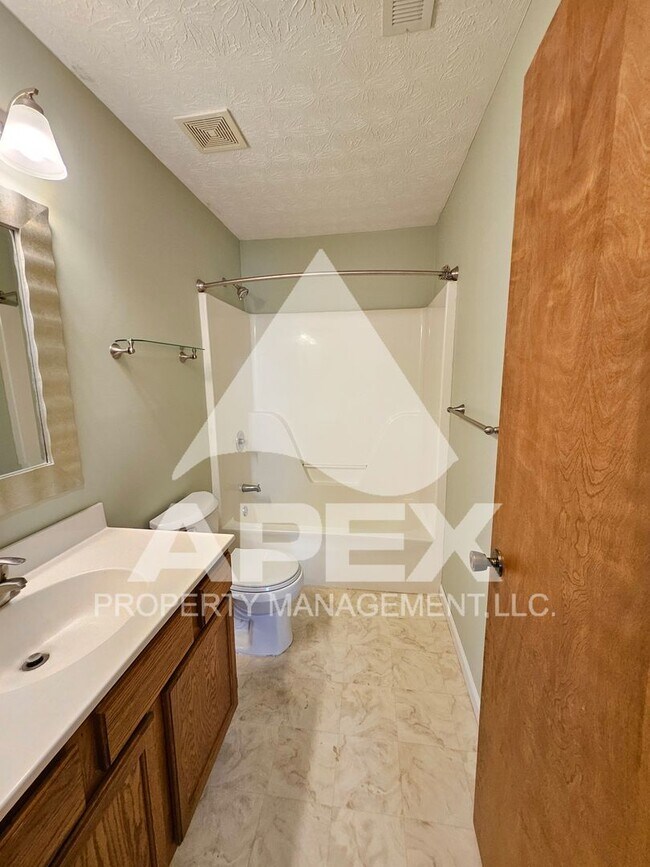 Building Photo - Beautiful 3 Bd/2 Ba Brick Single Family Home w/2-Car Garage in Powell!