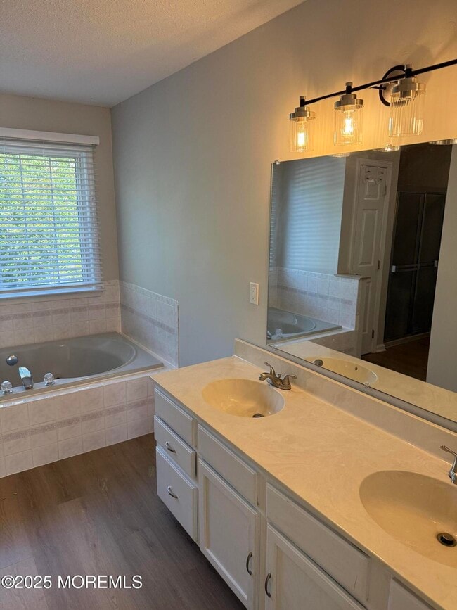 Building Photo - 90 Atlantis Ave