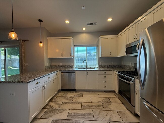 Building Photo - harming 3 bedroom, 2 bathroom single-story...