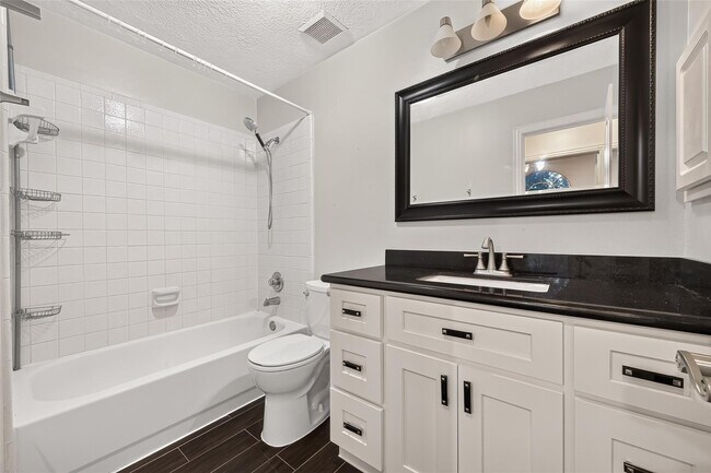 Building Photo - 18015 Oak Cottage Ct
