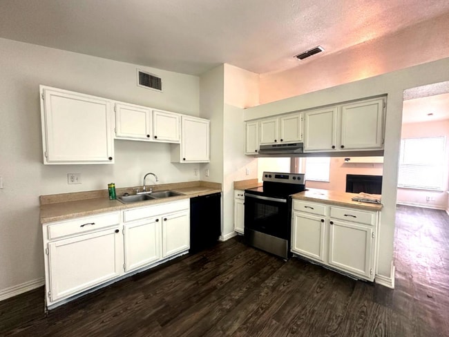 Building Photo - AVAILABLE NOW ; APPLY TODAY ON OUR WEBSITE!!!