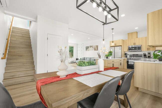 Building Photo - 3309 NE 42nd Pl