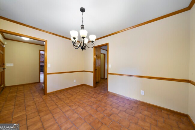 Building Photo - 104 Lake Somerset Dr NW