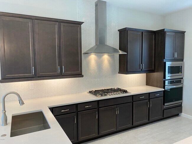 Building Photo - 6511 E Villa Maria Dr