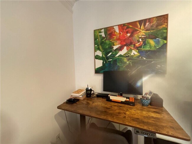 Building Photo - 955 Juniper St NE