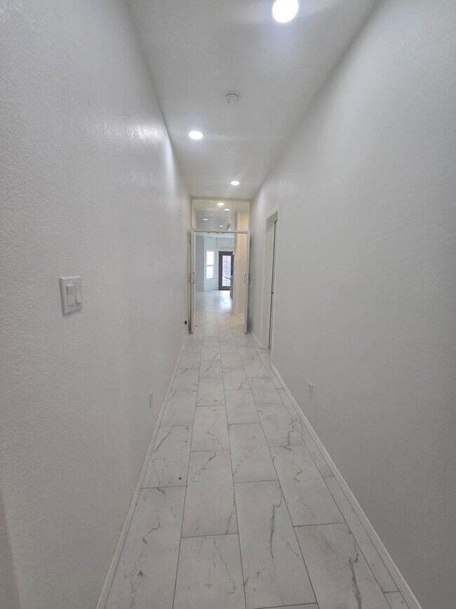 Building Photo - 5325 Caprock Ct NE