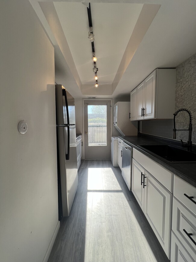 Building Photo - 7376 Countrybrook Dr
