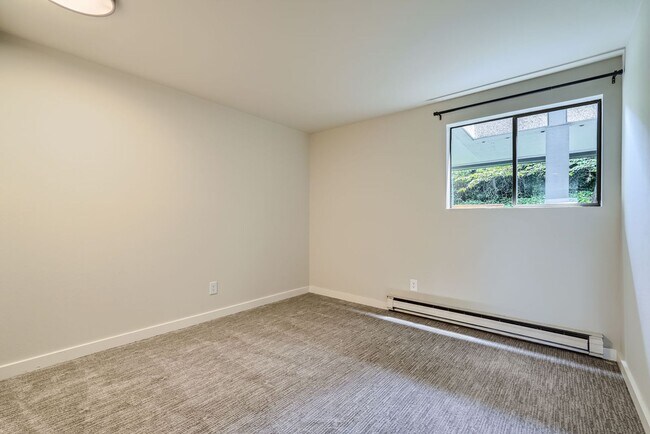 Building Photo - Stunning 2bed/2bath Condo with City Views ...