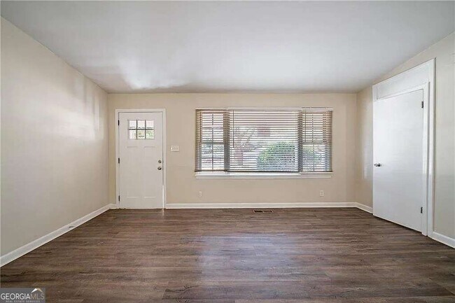 Building Photo - 16 Bromack Dr SE