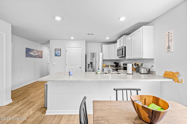 Building Photo - 214 Cleat Dr
