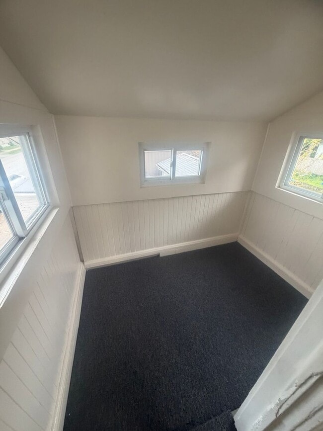 Building Photo - Remodeled West Side 3 Bedroom House