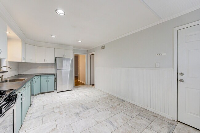 Building Photo - 4121 NW 20th St