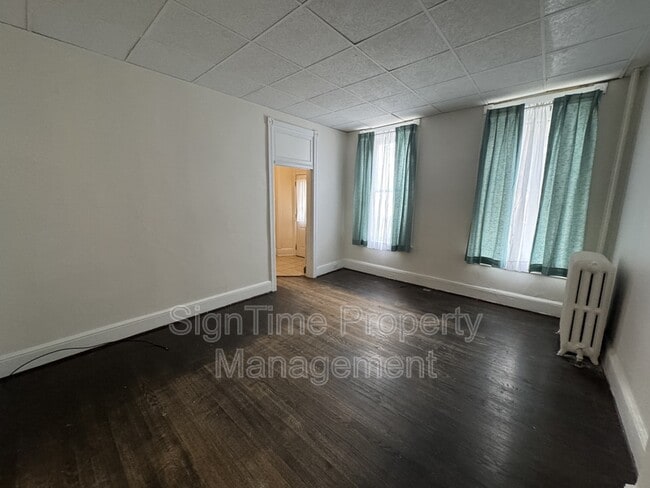 Building Photo - 42 E Franklin St