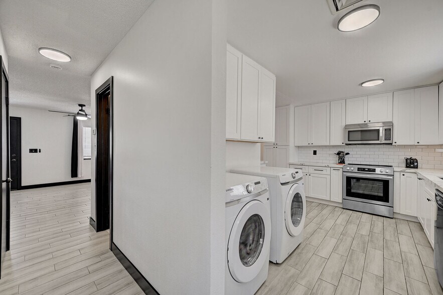 Building Photo - 573 Greenbriar Townhouse Way