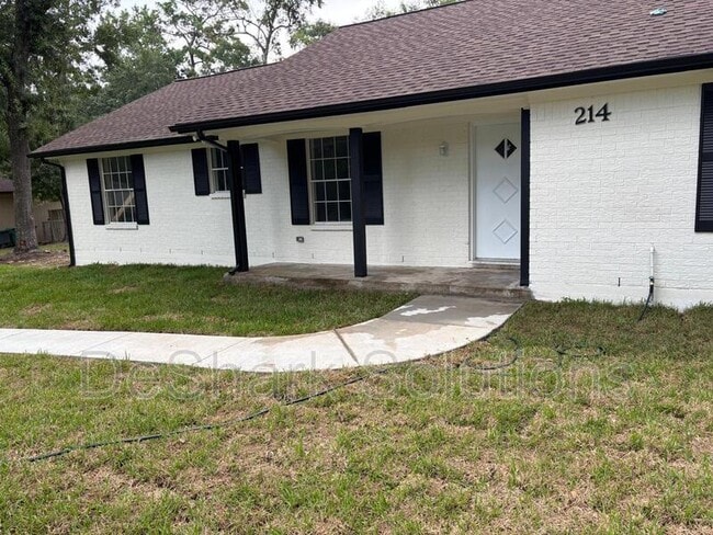 Primary Photo - 214 Basswood Dr