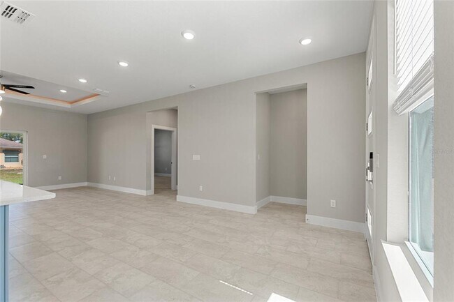 Building Photo - 3473 S San Mateo Dr