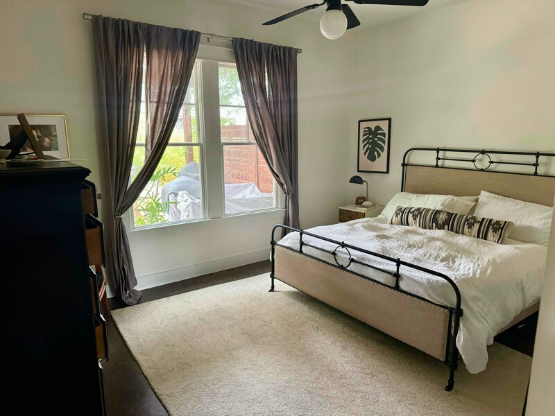 Building Photo - 2014 E 11th St