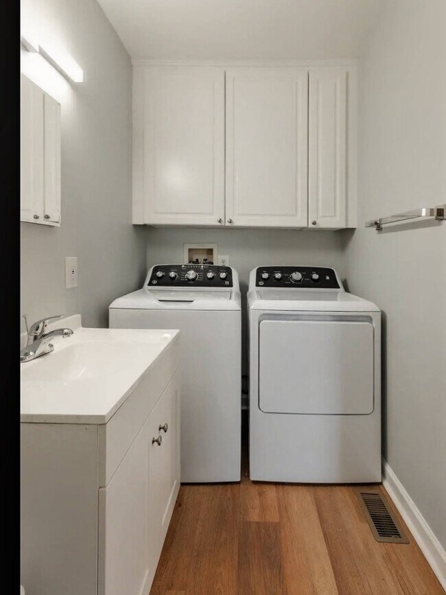 Building Photo - 3037 Marlowe Ave