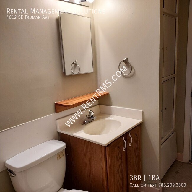 Building Photo - 4012 SE Truman Ave