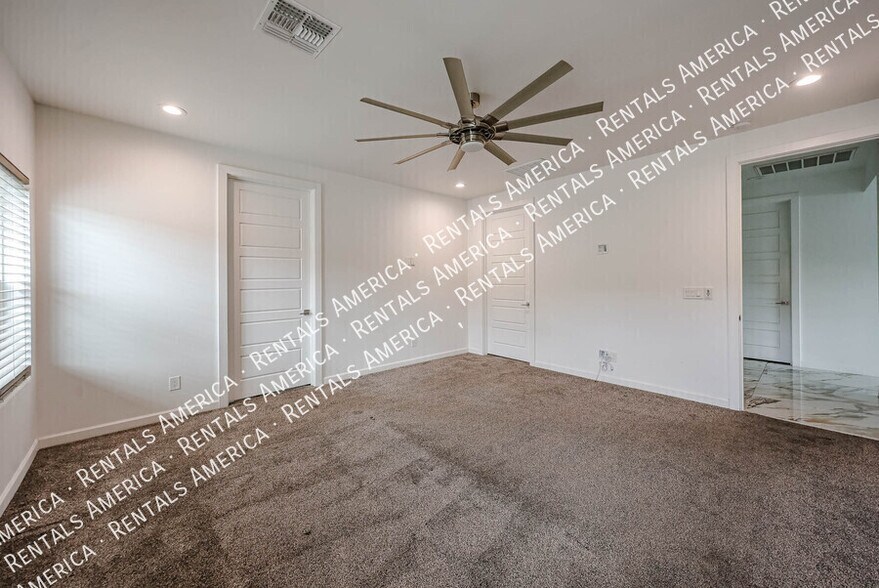 Building Photo - 347 E La Mirada Dr