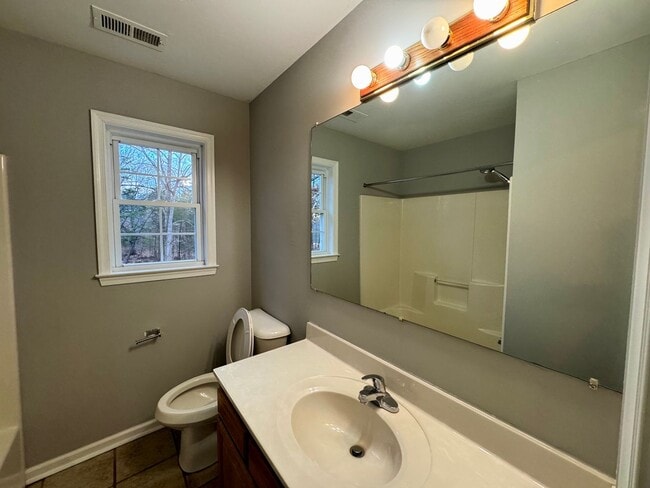 Building Photo - Beautiful Home in Campbell County