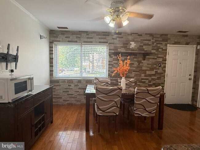 Building Photo - 1080 Pendleton Ct