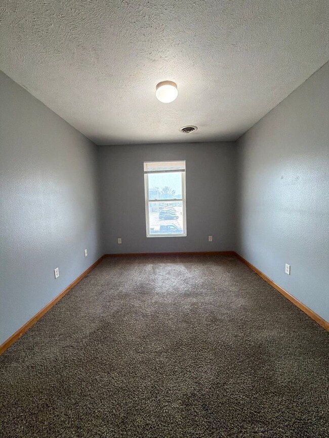 Building Photo - 269 Woodridge Ct