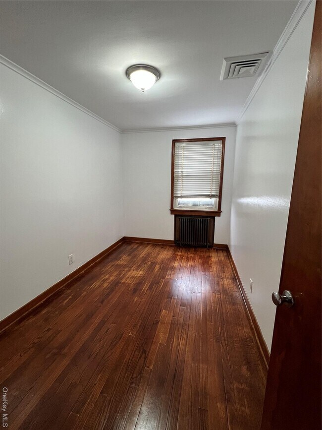 Building Photo - 92 Fir St