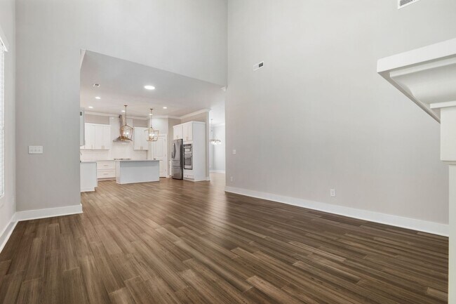 Building Photo - 500 Kings Lake Wy