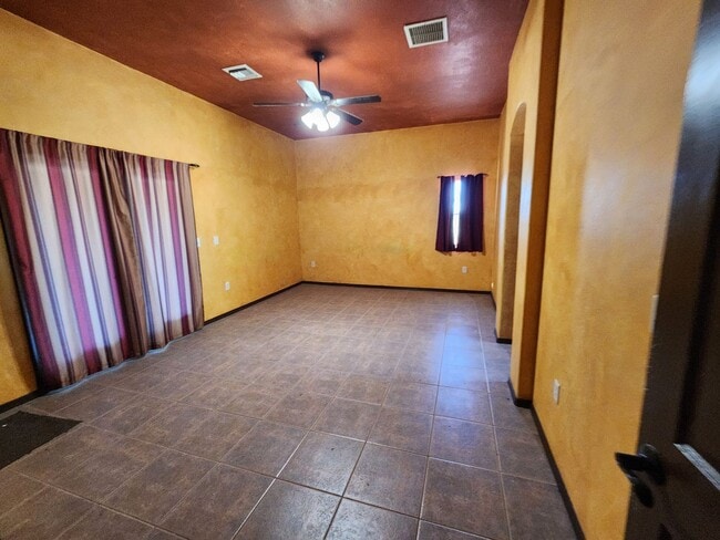 Building Photo - large home in douglas with guest house 1050 Rochine Rd