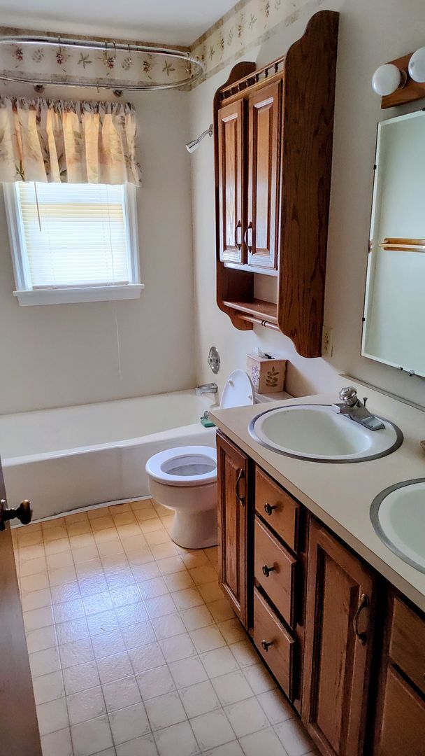 Building Photo - JARRETTSVILLE SINGLE FAMILY HOME ON WORKING FARM