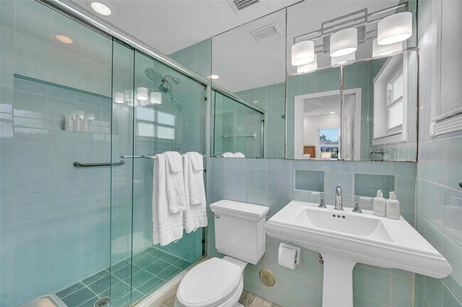 Building Photo - 1300 Mango Isle