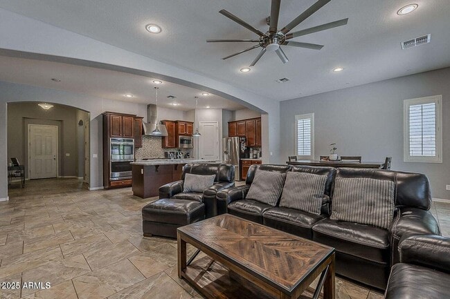 Building Photo - 4135 E Grand Canyon Dr