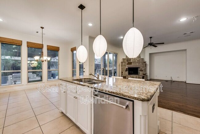 Building Photo - 14900 Foxbriar Ln