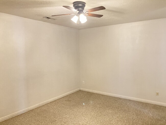 Building Photo - "Charming 2-Bedroom Townhouse with 2 Full ...