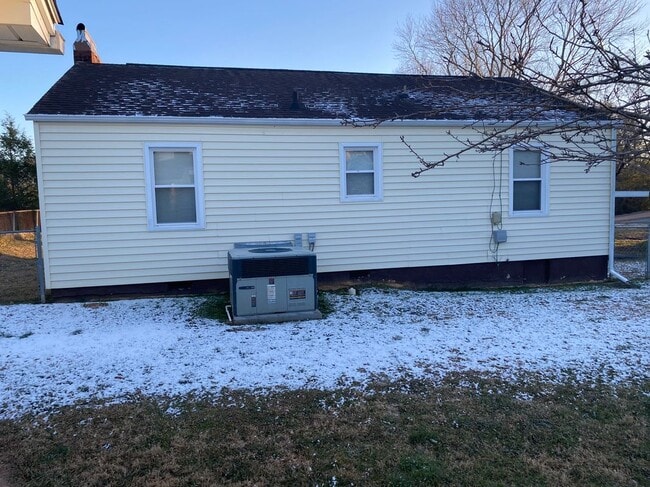 Building Photo - 521 Lee Cir
