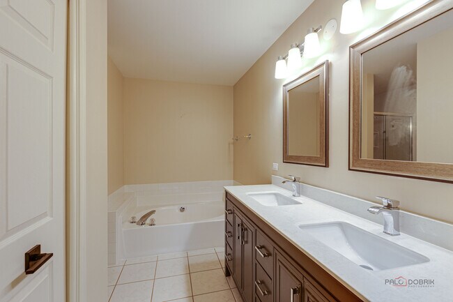 Building Photo - 4405 Middleton Pl